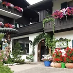 Foehrenhof بيت ضيافة