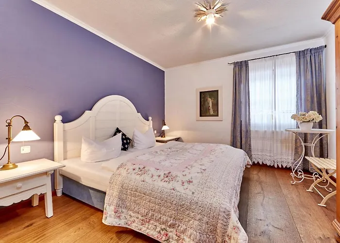 Foehrenhof بيت ضيافة 3*